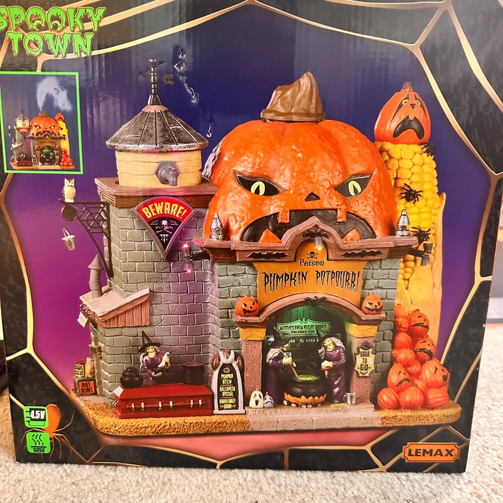 NIB 2022 Lemax Spookytown: Poison Pumpkin Potpourri Lighted Building (SKU 25843)